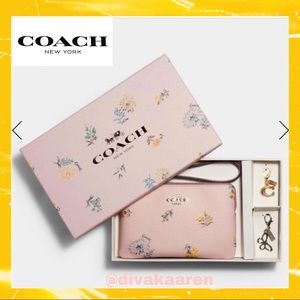 COACH Boxed Corner ZIP Wristlet Dandelion Floral